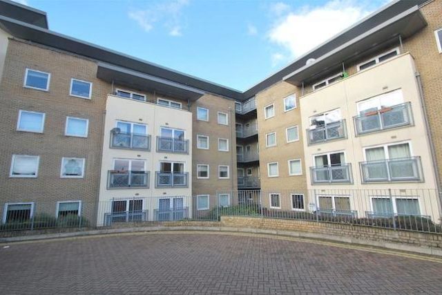  Image of 2 bedroom Flat to rent in Cline Road London N11 at Gean Court, Cline Road, Bounds Green, London N11