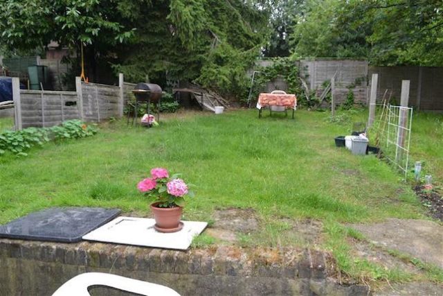  Image of 2 bedroom Maisonette to rent in Victoria Road London NW4 at Victoria Road, Hendon, London NW4