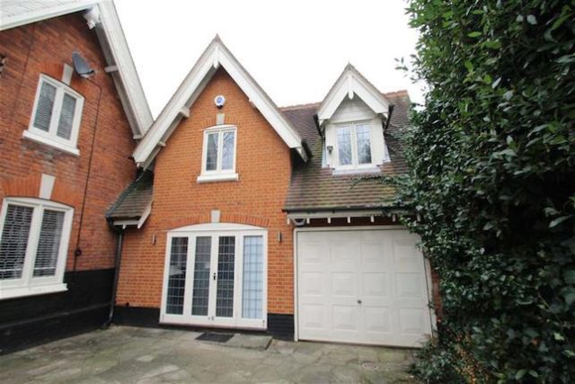  Image of 2 bedroom Property to rent in Plaistow Lane Bromley BR1 at Plaistow Lane, Bromley, Kent BR1