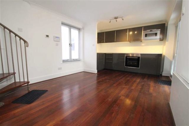  Image of 2 bedroom Property to rent in Plaistow Lane Bromley BR1 at Plaistow Lane, Bromley, Kent BR1