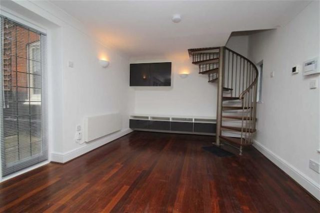  Image of 2 bedroom Property to rent in Plaistow Lane Bromley BR1 at Plaistow Lane, Bromley, Kent BR1