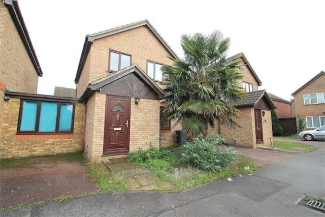  Image of 3 bedroom Detached house to rent in Holmlea Walk Datchet Slough SL3 at Holmlea Walk, Datchet, Berkshire SL3