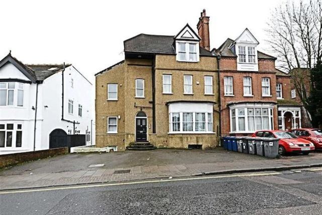  Image of 3 bedroom Flat for sale in Finchley Lane London NW4 at Finchley Lane, Hendon, London NW4