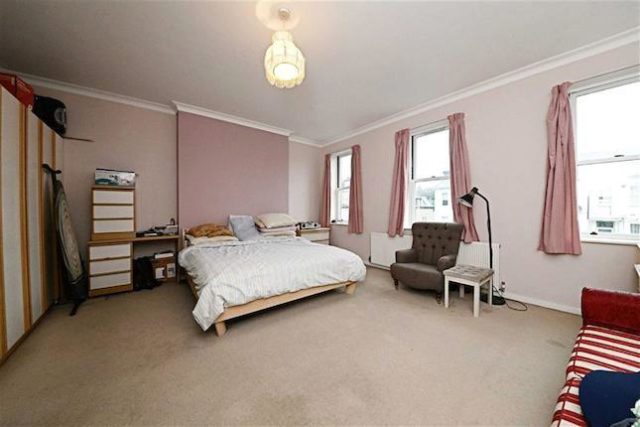  Image of 3 bedroom Flat for sale in Finchley Lane London NW4 at Finchley Lane, Hendon, London NW4