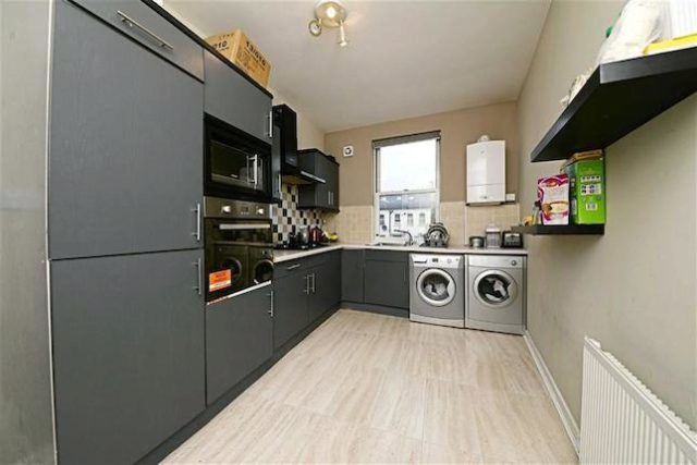  Image of 3 bedroom Flat for sale in Finchley Lane London NW4 at Finchley Lane, Hendon, London NW4