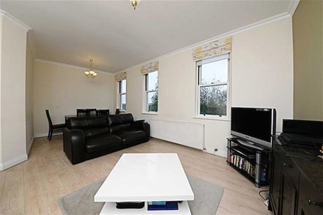  Image of 3 bedroom Flat for sale in Finchley Lane London NW4 at Finchley Lane, Hendon, London NW4