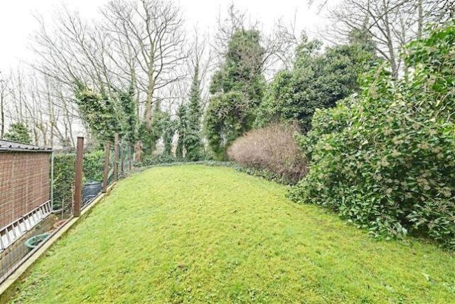  Image of 3 bedroom Flat for sale in Finchley Lane London NW4 at Finchley Lane, Hendon, London NW4