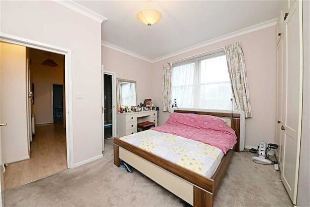  Image of 3 bedroom Flat for sale in Finchley Lane London NW4 at Finchley Lane, Hendon, London NW4