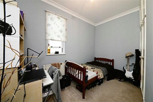  Image of 3 bedroom Flat for sale in Finchley Lane London NW4 at Finchley Lane, Hendon, London NW4