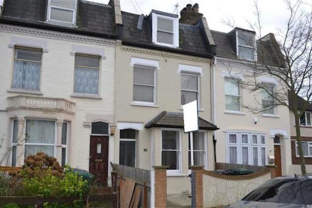  Image of 4 bedroom Terraced house to rent in Holly Park Road London N11 at Holly Park Road, Friern Barnet, London N11
