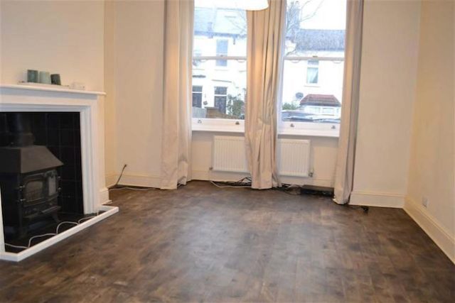  Image of 4 bedroom Terraced house to rent in Holly Park Road London N11 at Holly Park Road, Friern Barnet, London N11