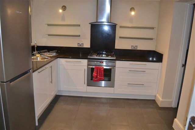  Image of 4 bedroom Terraced house to rent in Holly Park Road London N11 at Holly Park Road, Friern Barnet, London N11