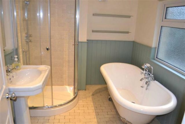  Image of 4 bedroom Terraced house to rent in Holly Park Road London N11 at Holly Park Road, Friern Barnet, London N11