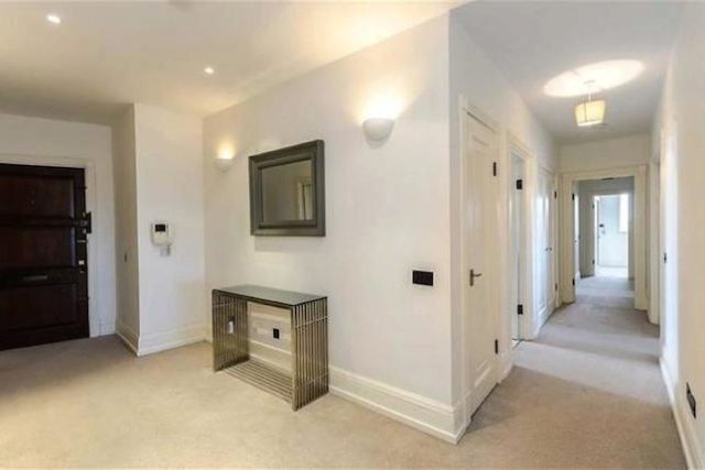  Image of 1 bedroom Flat to rent in Park Road London NW8 at Strathmore Court, 143 Park Road, St John