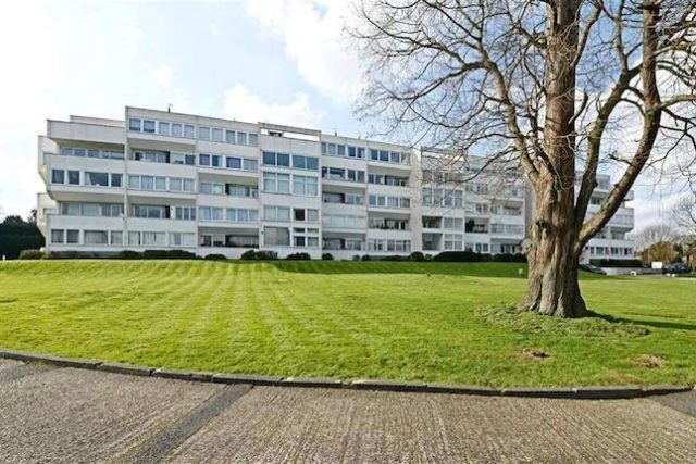  Image of 2 bedroom Flat for sale in Hendon Hall Court Parson Street London NW4 at Parson Street, Hendon, London NW4