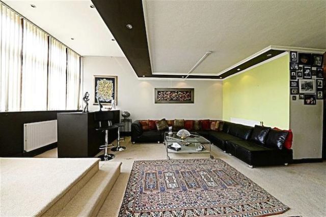  Image of 2 bedroom Flat for sale in Hendon Hall Court Parson Street London NW4 at Parson Street, Hendon, London NW4