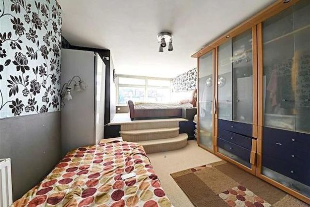  Image of 2 bedroom Flat for sale in Hendon Hall Court Parson Street London NW4 at Parson Street, Hendon, London NW4