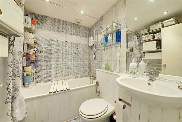  Image of 2 bedroom Flat for sale in Hendon Hall Court Parson Street London NW4 at Parson Street, Hendon, London NW4