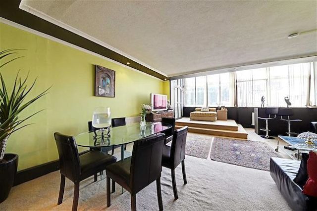  Image of 2 bedroom Flat for sale in Hendon Hall Court Parson Street London NW4 at Parson Street, Hendon, London NW4