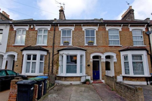  Image of 2 bedroom Flat for sale in Whittington Road London N22 at Whittington Road, Bowes Park, London N22