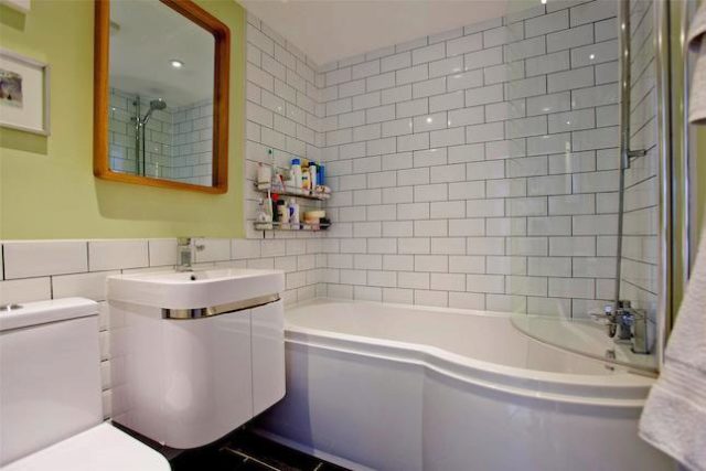  Image of 2 bedroom Flat for sale in Whittington Road London N22 at Whittington Road, Bowes Park, London N22