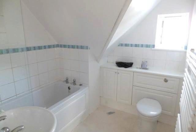  Image of 2 bedroom Flat to rent in Madeira Park Tunbridge Wells TN2 at Madeira Park, Tunbridge Wells TN2