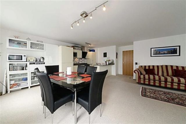  Image of 2 bedroom Flat to rent in Heritage Avenue London NW9 at Heritage Avenue, Colindale, London NW9