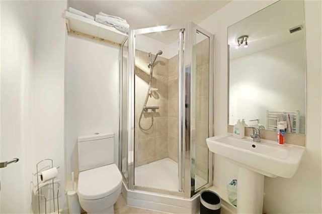  Image of 2 bedroom Flat to rent in Heritage Avenue London NW9 at Heritage Avenue, Colindale, London NW9