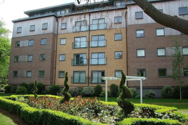  Image of 2 bedroom Flat to rent in Southcote Lane Reading RG30 at Prestigious Two Bedroom Apartment, Reading RG30