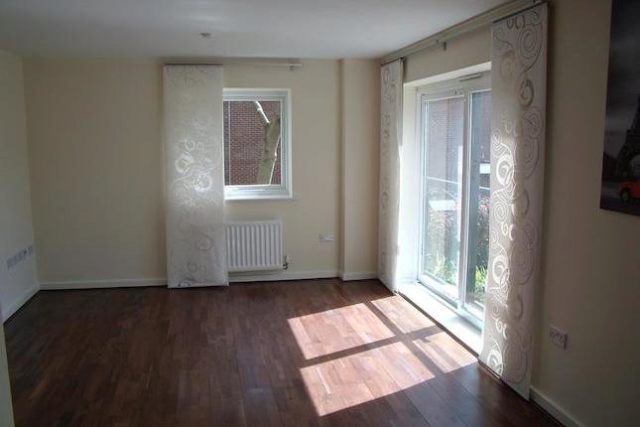  Image of 2 bedroom Flat to rent in Southcote Lane Reading RG30 at Prestigious Two Bedroom Apartment, Reading RG30