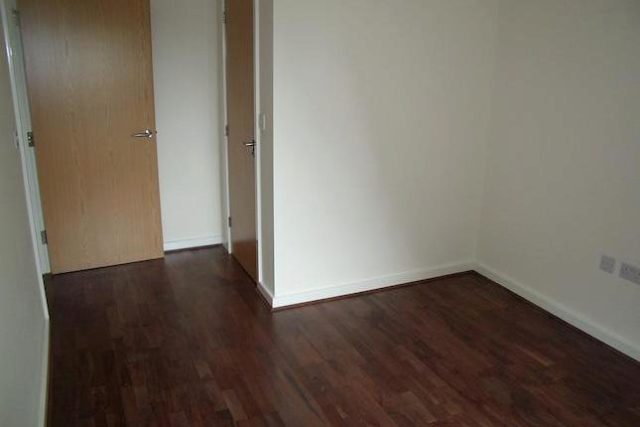  Image of 2 bedroom Flat to rent in Southcote Lane Reading RG30 at Prestigious Two Bedroom Apartment, Reading RG30