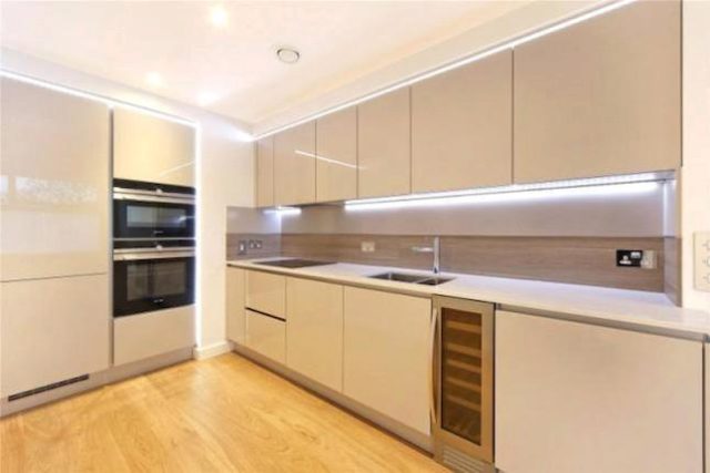  Image of 2 bedroom Flat to rent in Holland Park Avenue London W11 at Holland Park Avenue, London W11