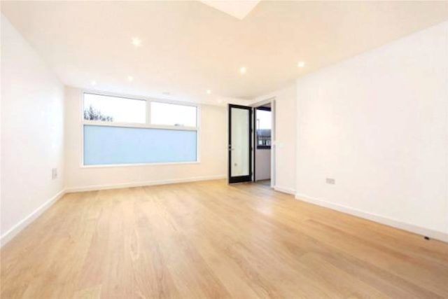  Image of 2 bedroom Flat to rent in Holland Park Avenue London W11 at Holland Park Avenue, London W11