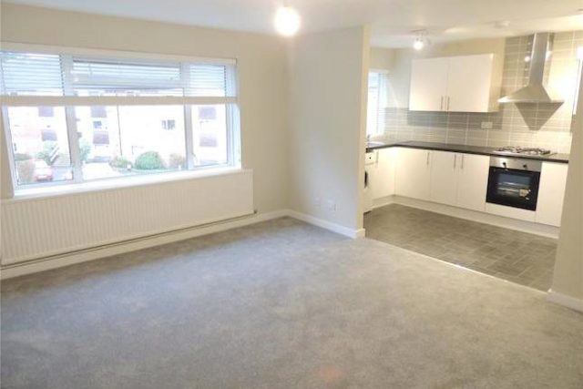  Image of 3 bedroom Flat to rent in Radcliffe Road Croydon CR0 at Bishops Court, Radcliffe Road, Croydon CR0