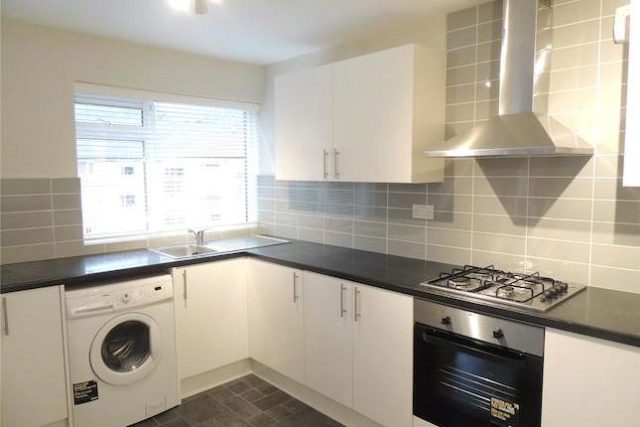  Image of 3 bedroom Flat to rent in Radcliffe Road Croydon CR0 at Bishops Court, Radcliffe Road, Croydon CR0