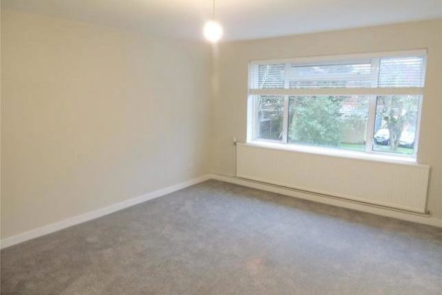  Image of 3 bedroom Flat to rent in Radcliffe Road Croydon CR0 at Bishops Court, Radcliffe Road, Croydon CR0