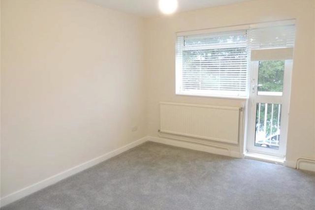  Image of 3 bedroom Flat to rent in Radcliffe Road Croydon CR0 at Bishops Court, Radcliffe Road, Croydon CR0