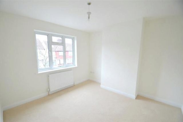 Image of 3 bedroom Property for sale in Kimberley Road Croydon CR0 at Kimberley Road, Croydon CR0