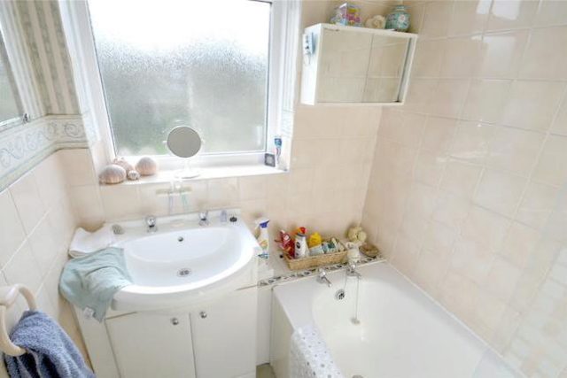  Image of 3 bedroom Semi-Detached house for sale in Greencourt Avenue Croydon CR0 at Greencourt Avenue, Croydon CR0