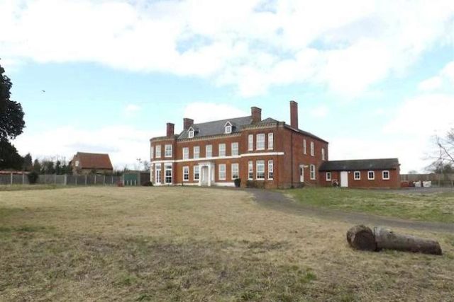 Image of Studio flat to rent in Church Road Bowers Gifford Basildon SS13 at The Old Rectory, Church Road, Basildon SS13