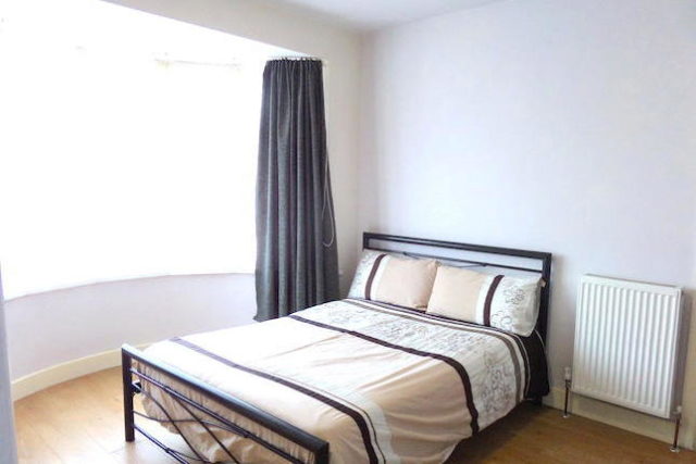 Image of Studio flat to rent in Oakwood Avenue Southall UB1 at Oakwood Avenue, Southall UB1
