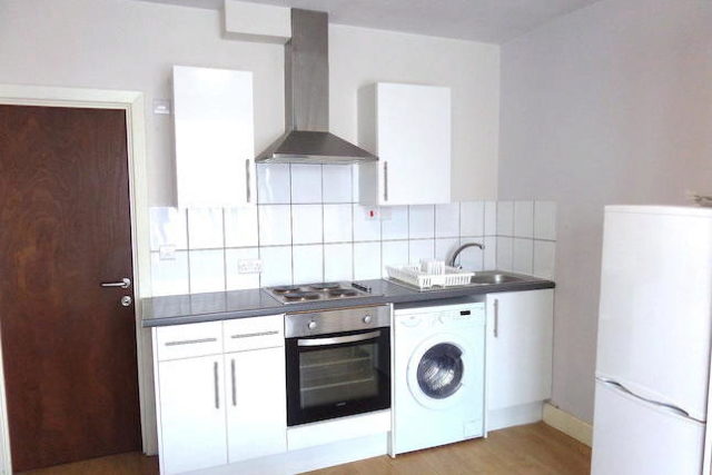  Image of Studio flat to rent in Oakwood Avenue Southall UB1 at Oakwood Avenue, Southall UB1