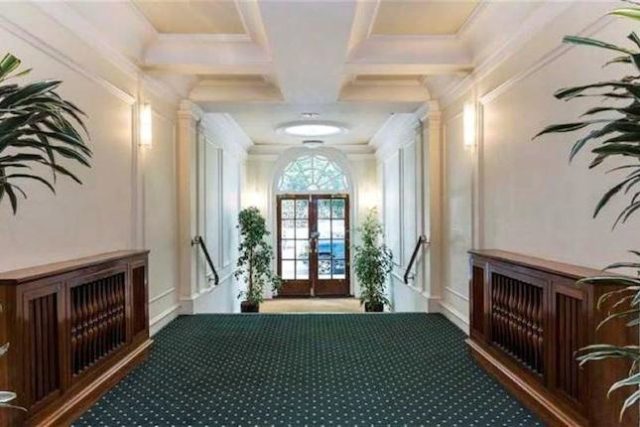  Image of Studio flat to rent in Fulham Road London SW3 at Pelham Court, 145 Fulham Road, Chelsea SW3