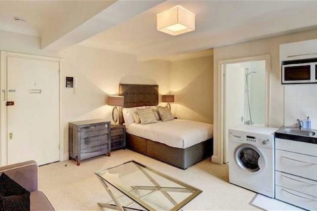  Image of Studio flat to rent in Fulham Road London SW3 at Pelham Court, 145 Fulham Road, Chelsea SW3