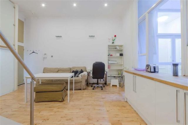  Image of Studio flat to rent in Queen's Gate London SW7 at 39-40 Queensgate, Queens Gate, London SW7
