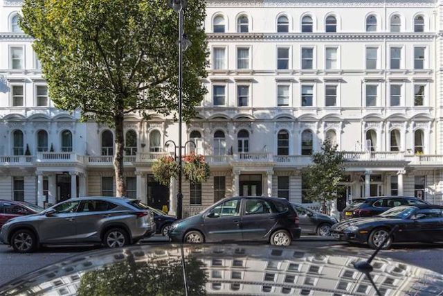  Image of Studio flat to rent in Queen's Gate London SW7 at 39-40 Queensgate, Queens Gate, London SW7