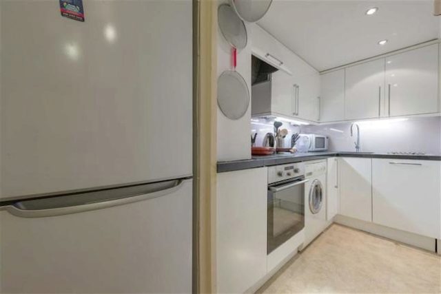  Image of Studio flat to rent in Queen's Gate London SW7 at 39-40 Queensgate, Queens Gate, London SW7