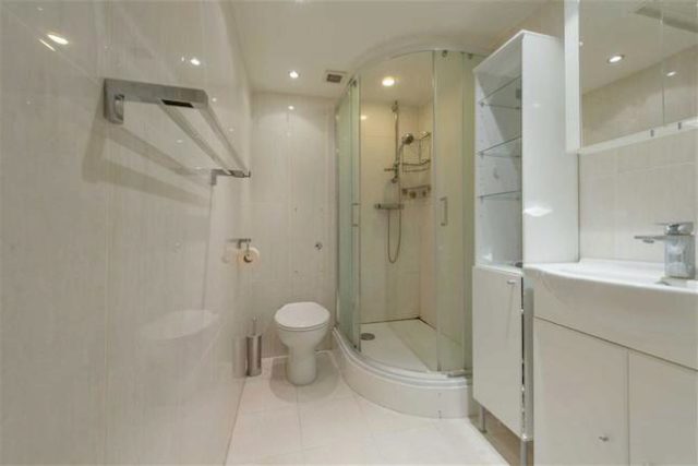  Image of Studio flat to rent in Queen's Gate London SW7 at 39-40 Queensgate, Queens Gate, London SW7