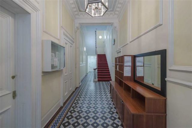  Image of Studio flat to rent in Queen's Gate London SW7 at 39-40 Queensgate, Queens Gate, London SW7