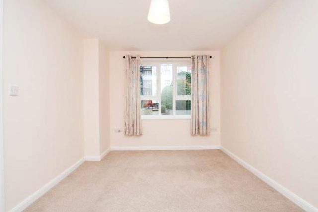  Image of 1 bedroom Flat to rent in Royal Quarter Seven Kings Way Kingston upon Thames KT2 at Carisbrooke House, The Royal Quarter, Seven Kings Way KT2